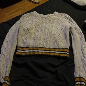 Woman’s white winter long sleeve crop top shirt $15